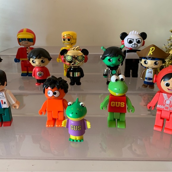 Pocket watch Ryans world robot, mini collectible figures lot of 13 Carrying case - Picture 3 of 9